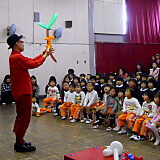 コメディジャグリング　幼稚園公演画像