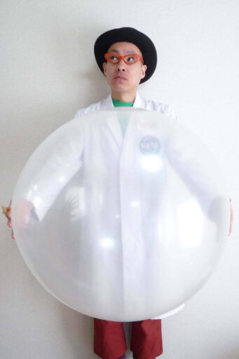 サイエンスマジック　大きな風船串刺し画像