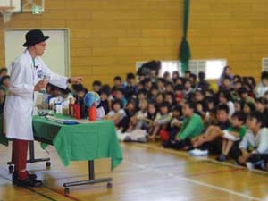 リサイクルエコマジック学校公演画像