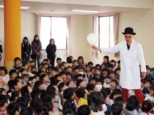 リサイクルエコマジック幼稚園公演画像